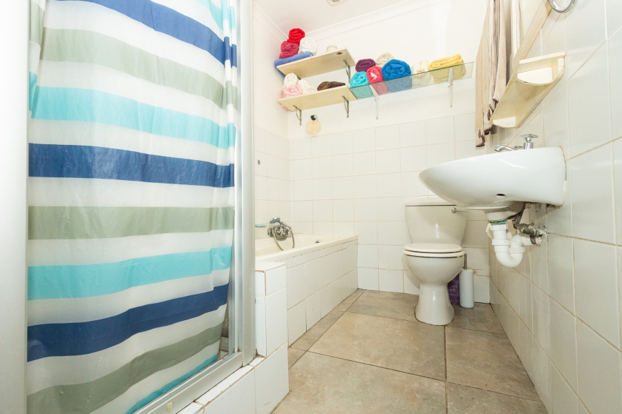2 Bedroom Property for Sale in Oakglen Western Cape